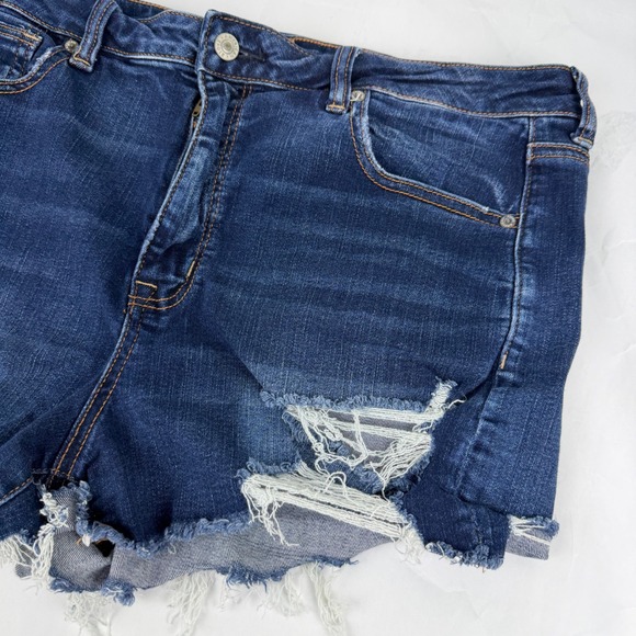 American Eagle Super Hi-Rise Shortie Distressed Denim Shorts Dark Wash Size 16 - Picture 2 of 12